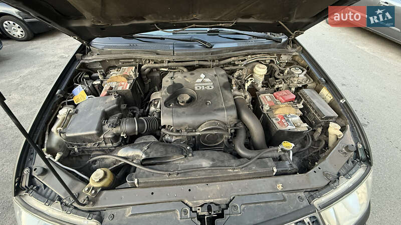 Внедорожник / Кроссовер Mitsubishi Pajero Sport 2010 в Киеве