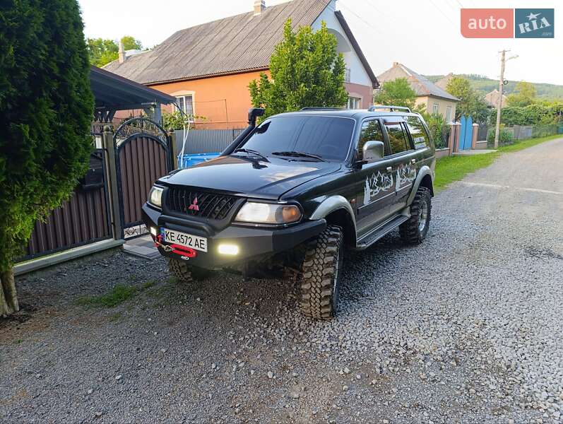 Позашляховик / Кросовер Mitsubishi Pajero Sport 2000 в Сваляві