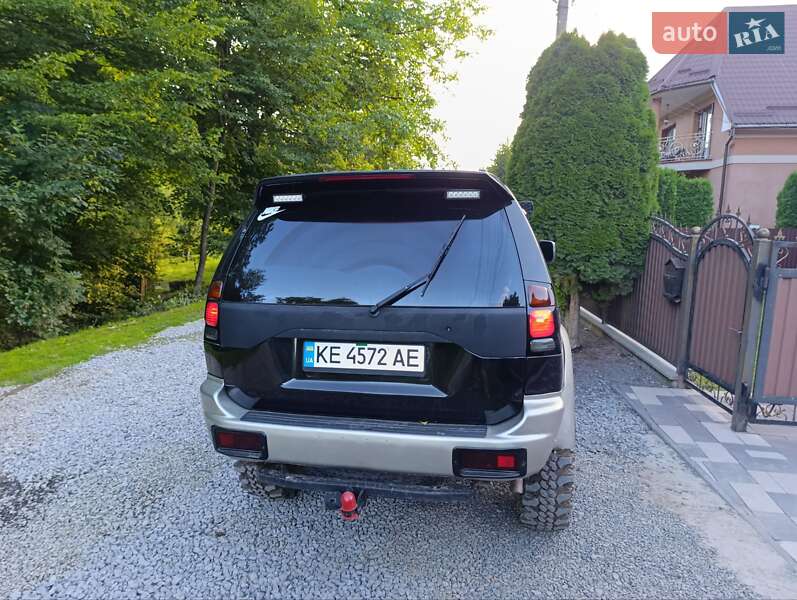 Позашляховик / Кросовер Mitsubishi Pajero Sport 2000 в Сваляві