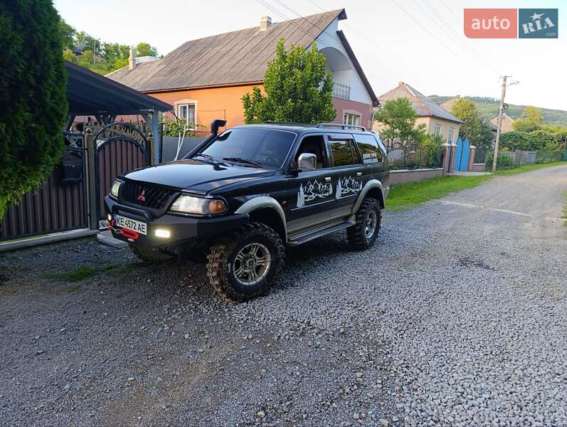 Позашляховик / Кросовер Mitsubishi Pajero Sport 2000 в Сваляві