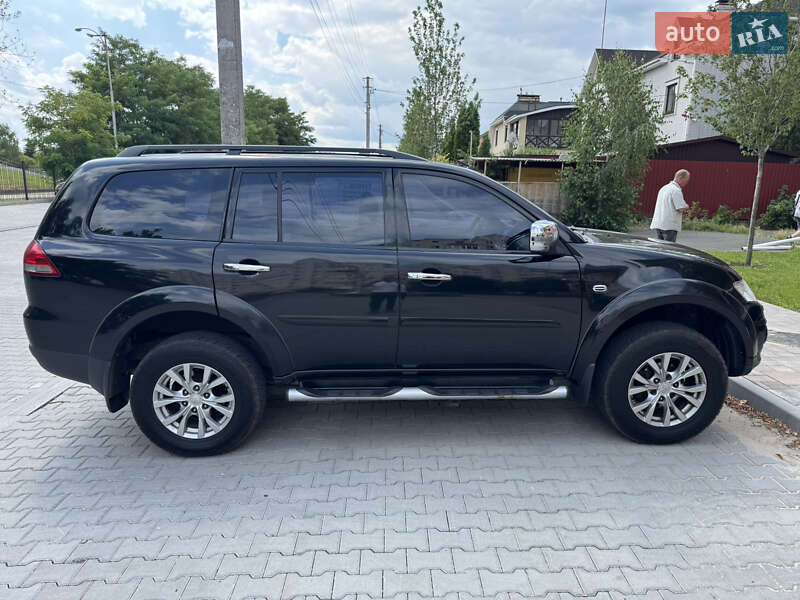 Внедорожник / Кроссовер Mitsubishi Pajero Sport 2013 в Буче