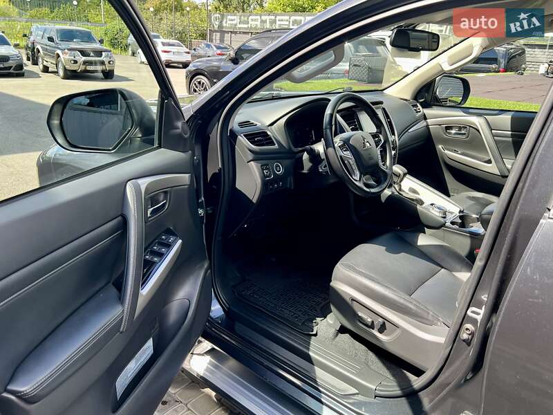 Внедорожник / Кроссовер Mitsubishi Pajero Sport 2019 в Киеве