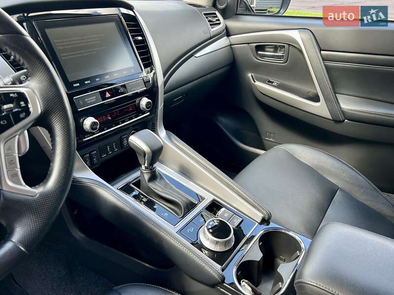 Внедорожник / Кроссовер Mitsubishi Pajero Sport 2019 в Киеве