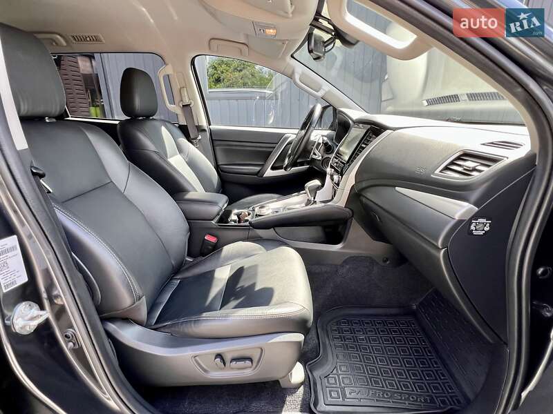 Внедорожник / Кроссовер Mitsubishi Pajero Sport 2019 в Киеве