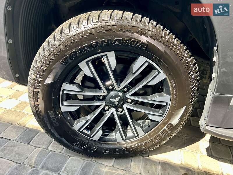 Внедорожник / Кроссовер Mitsubishi Pajero Sport 2019 в Киеве