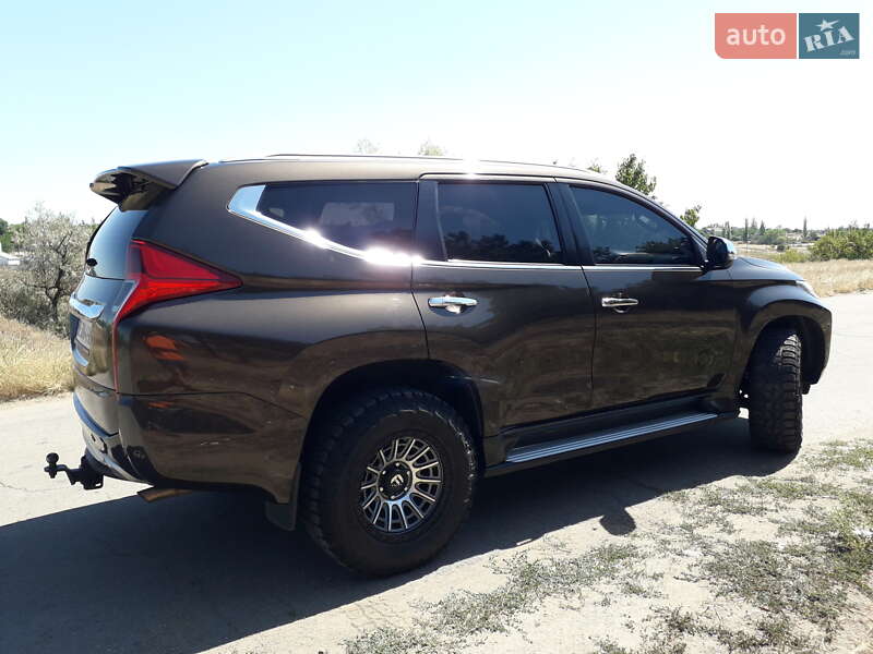 Внедорожник / Кроссовер Mitsubishi Pajero Sport 2016 в Еланце