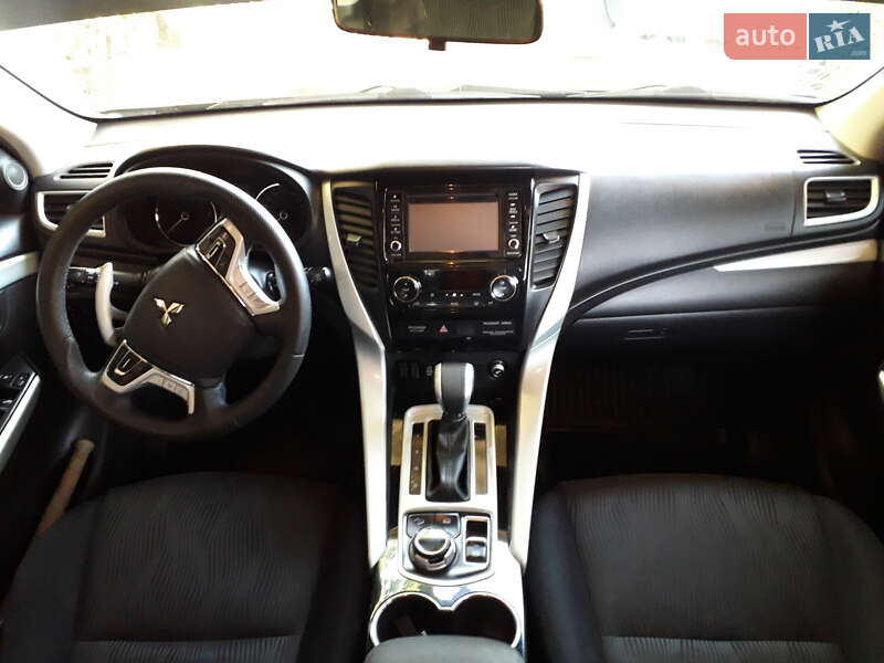 Внедорожник / Кроссовер Mitsubishi Pajero Sport 2016 в Еланце