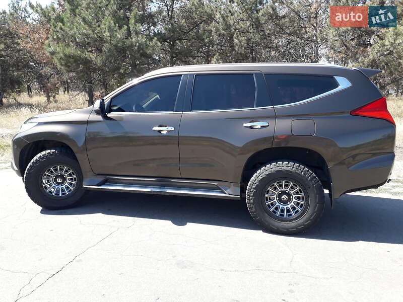 Внедорожник / Кроссовер Mitsubishi Pajero Sport 2016 в Еланце