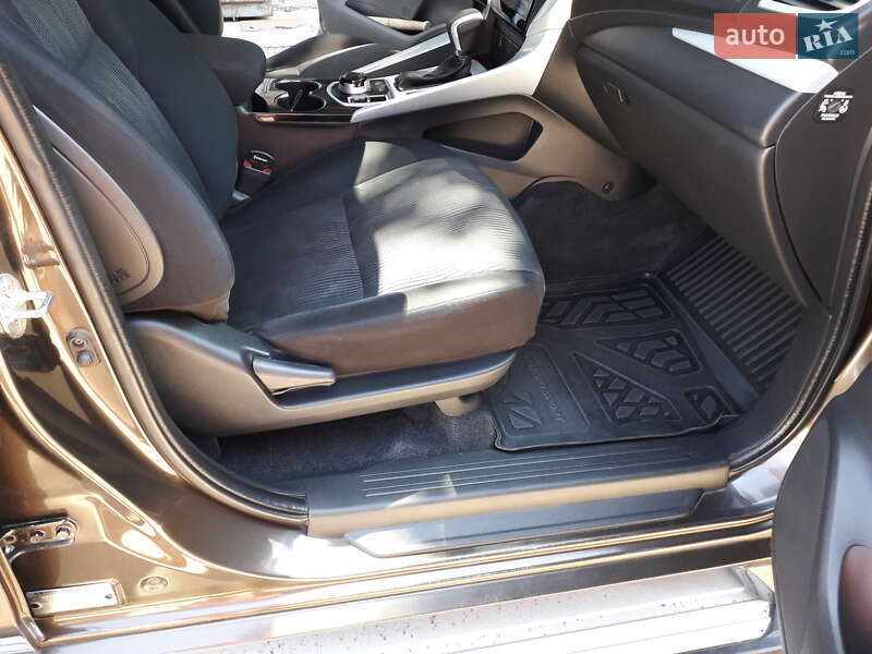 Внедорожник / Кроссовер Mitsubishi Pajero Sport 2016 в Еланце