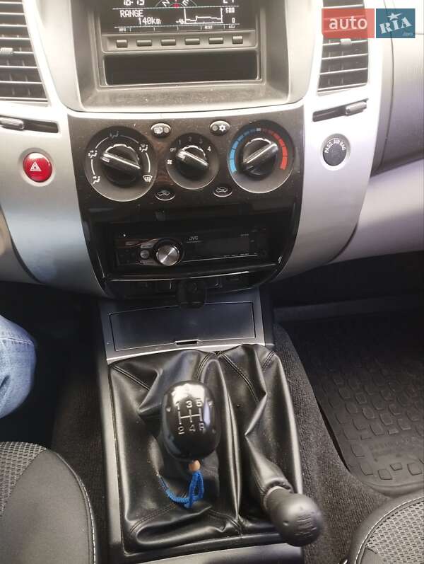 Внедорожник / Кроссовер Mitsubishi Pajero Sport 2011 в Каневе