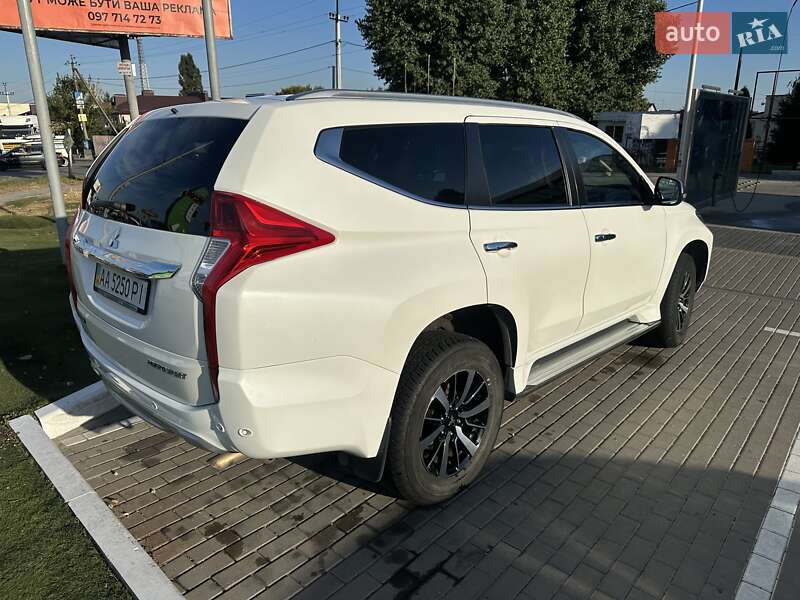 Внедорожник / Кроссовер Mitsubishi Pajero Sport 2018 в Киеве