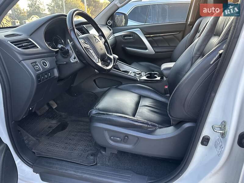 Внедорожник / Кроссовер Mitsubishi Pajero Sport 2018 в Киеве