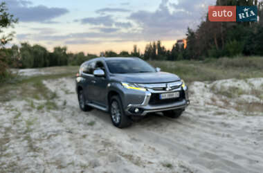 Внедорожник / Кроссовер Mitsubishi Pajero Sport 2016 в Харькове