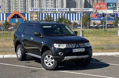 Внедорожник / Кроссовер Mitsubishi Pajero Sport 2011 в Киеве