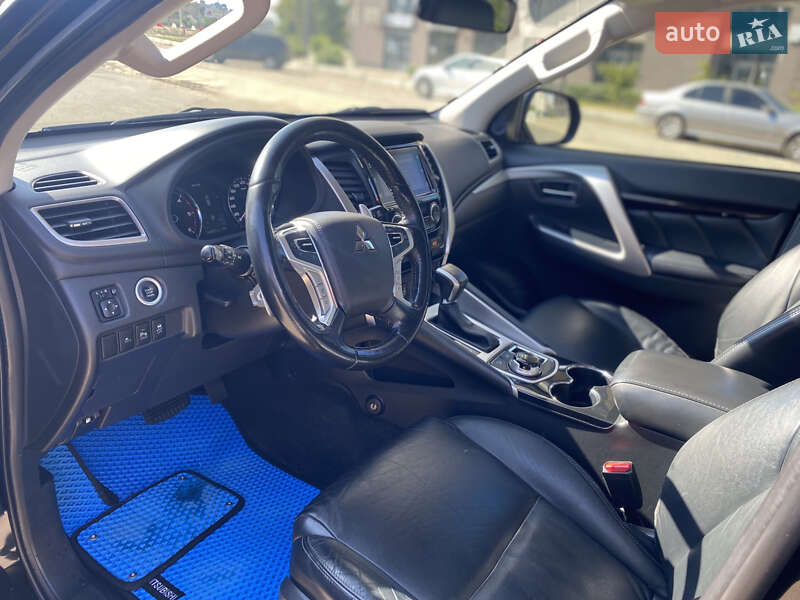 Позашляховик / Кросовер Mitsubishi Pajero Sport 2018 в Броварах