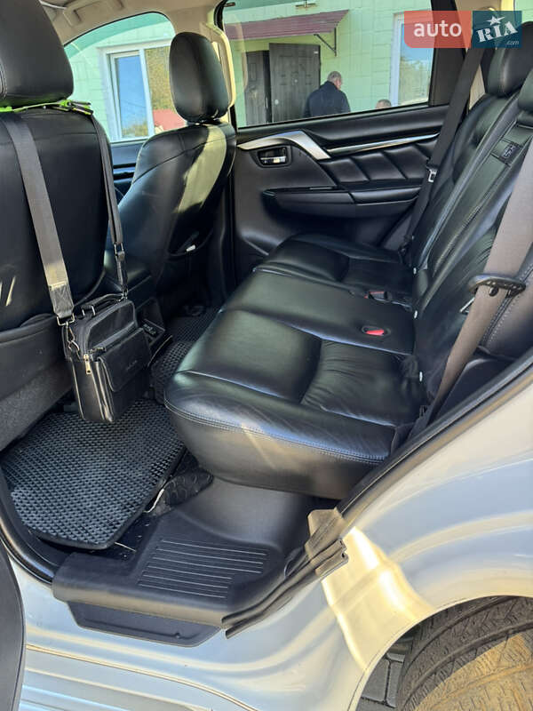 Внедорожник / Кроссовер Mitsubishi Pajero Sport 2018 в Хмельнике фото 8 Внедорожник / Кроссовер Mitsubishi Pajero Sport 2018 в Хмельнике