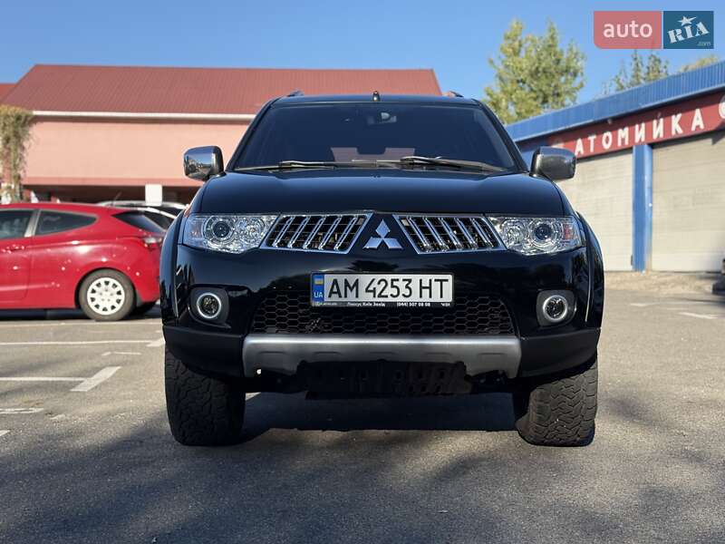 Позашляховик / Кросовер Mitsubishi Pajero Sport 2011 в Києві