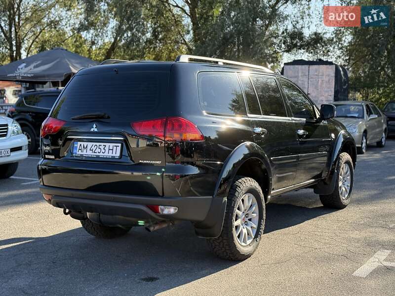 Позашляховик / Кросовер Mitsubishi Pajero Sport 2011 в Києві