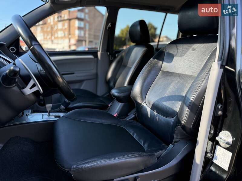 Позашляховик / Кросовер Mitsubishi Pajero Sport 2011 в Києві