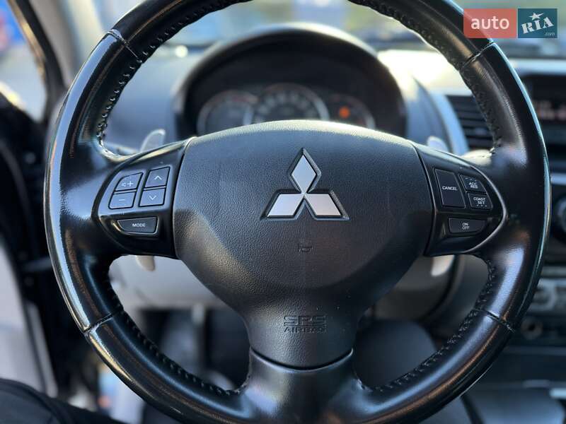 Позашляховик / Кросовер Mitsubishi Pajero Sport 2011 в Києві