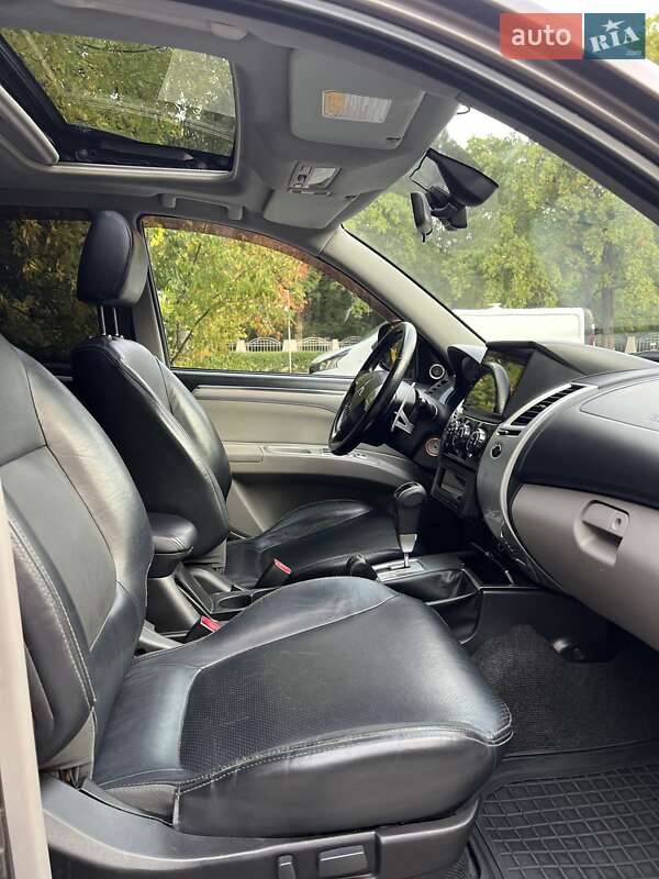 Позашляховик / Кросовер Mitsubishi Pajero Sport 2011 в Полтаві фото 14 Позашляховик / Кросовер Mitsubishi Pajero Sport 2011 в Полтаві