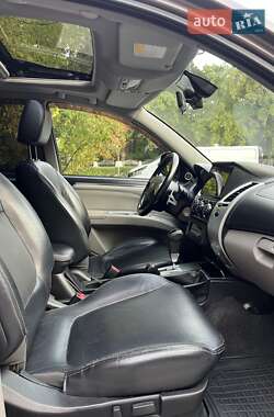 Внедорожник / Кроссовер Mitsubishi Pajero Sport 2011 в 