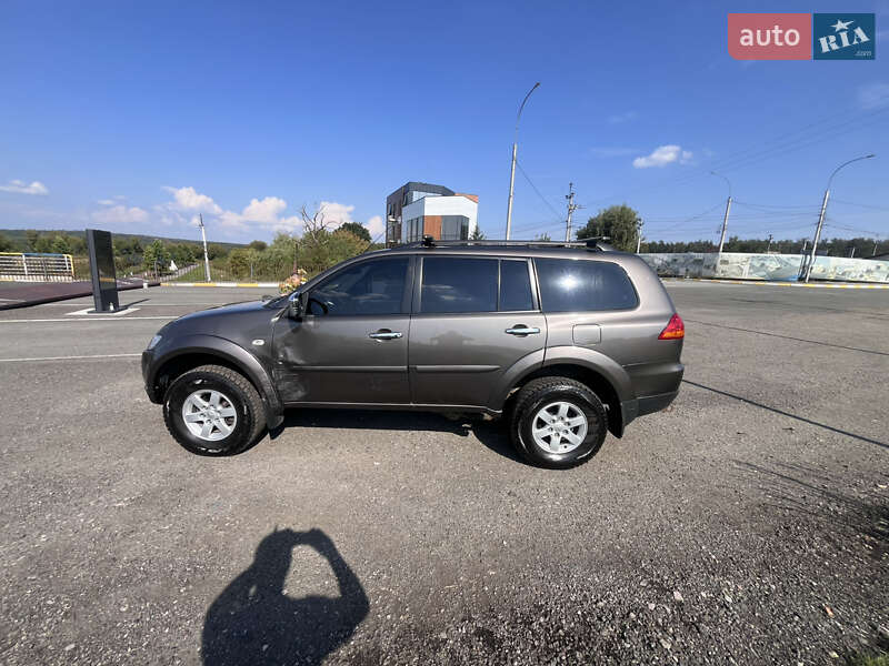 Позашляховик / Кросовер Mitsubishi Pajero Sport 2013 в Ірпені
