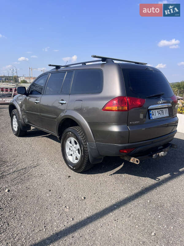 Позашляховик / Кросовер Mitsubishi Pajero Sport 2013 в Ірпені