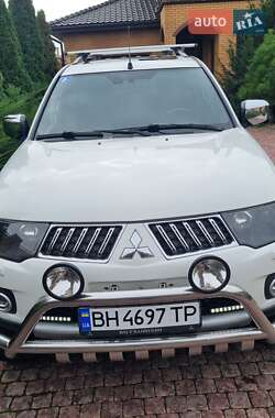 Позашляховик / Кросовер Mitsubishi Pajero Sport 2011 в Одесі