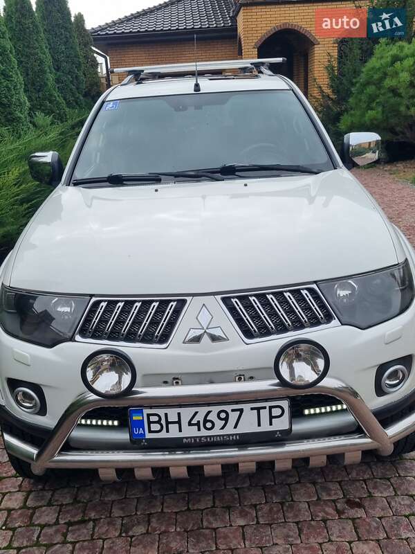 Mitsubishi Pajero Sport 2011