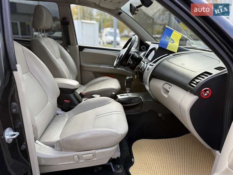 Внедорожник / Кроссовер Mitsubishi Pajero Sport 2012 в Киеве