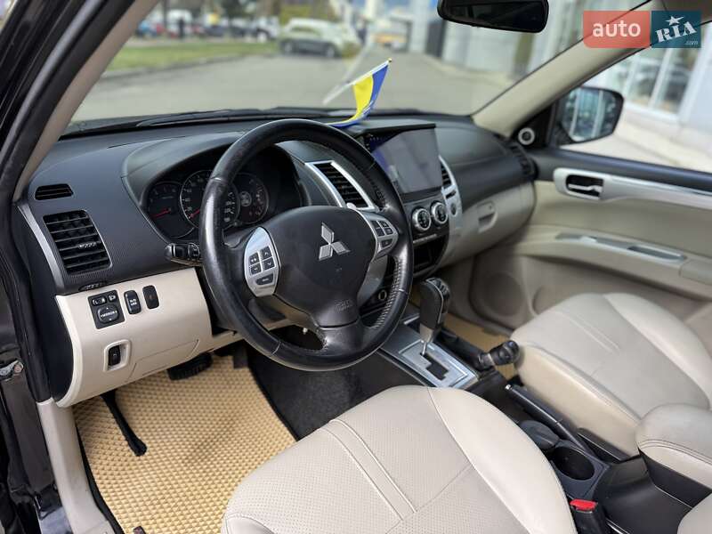 Внедорожник / Кроссовер Mitsubishi Pajero Sport 2012 в Киеве