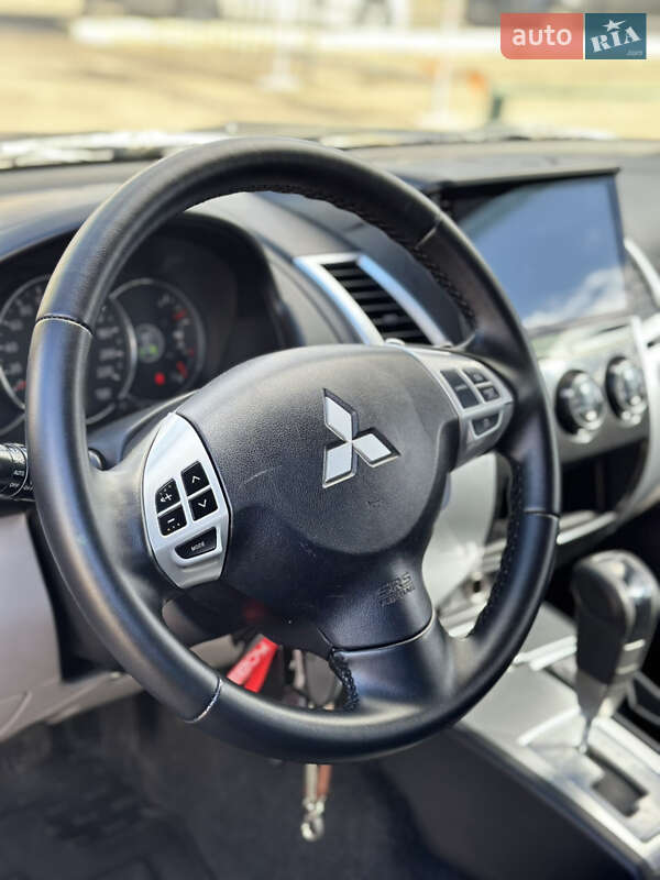 Внедорожник / Кроссовер Mitsubishi Pajero Sport 2010 в Киеве