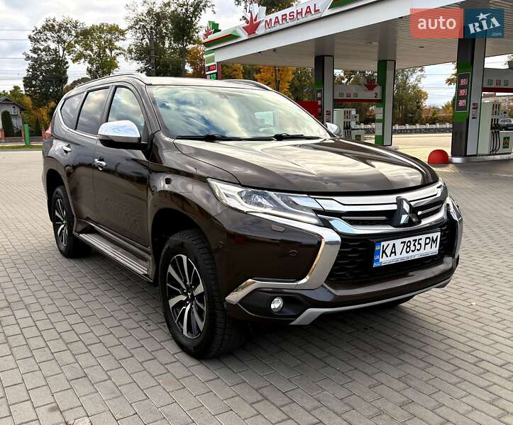 Позашляховик / Кросовер Mitsubishi Pajero Sport 2017 в Житомирі