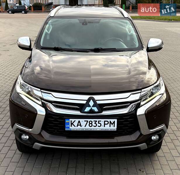 Позашляховик / Кросовер Mitsubishi Pajero Sport 2017 в Житомирі