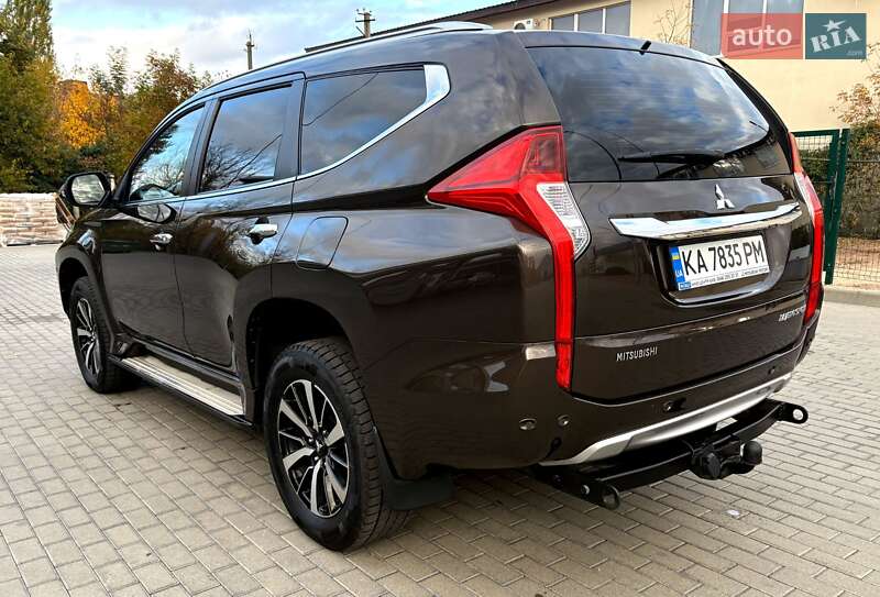 Позашляховик / Кросовер Mitsubishi Pajero Sport 2017 в Житомирі