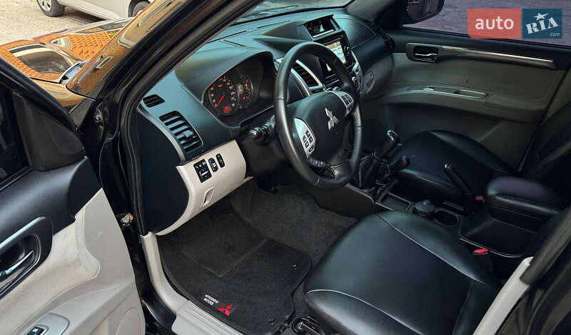 Позашляховик / Кросовер Mitsubishi Pajero Sport 2013 в Дніпрі
