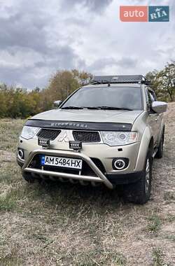 Внедорожник / Кроссовер Mitsubishi Pajero Sport 2010 в Запорожье