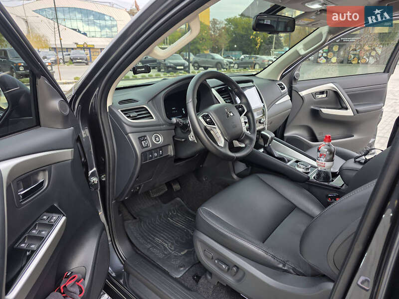 Внедорожник / Кроссовер Mitsubishi Pajero Sport 2024 в Ужгороде