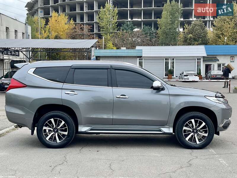 Внедорожник / Кроссовер Mitsubishi Pajero Sport 2017 в Киеве фото 5 Внедорожник / Кроссовер Mitsubishi Pajero Sport 2017 в Киеве