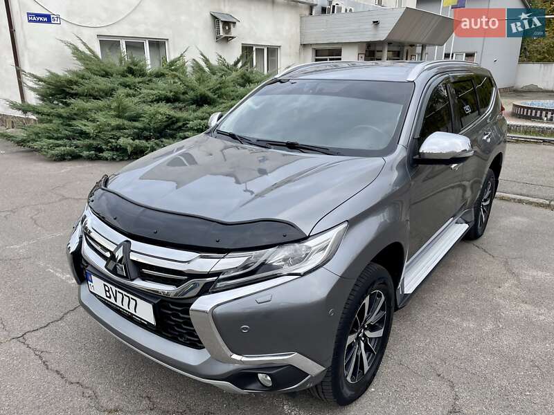 Внедорожник / Кроссовер Mitsubishi Pajero Sport 2017 в Киеве фото 10 Внедорожник / Кроссовер Mitsubishi Pajero Sport 2017 в Киеве