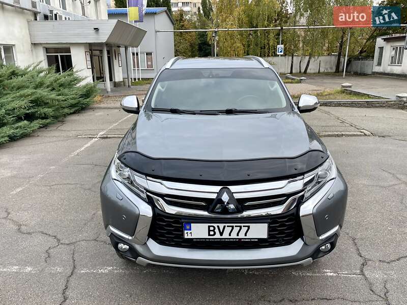 Внедорожник / Кроссовер Mitsubishi Pajero Sport 2017 в Киеве фото 12 Внедорожник / Кроссовер Mitsubishi Pajero Sport 2017 в Киеве