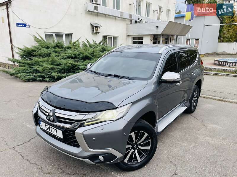 Внедорожник / Кроссовер Mitsubishi Pajero Sport 2017 в Киеве фото 19 Внедорожник / Кроссовер Mitsubishi Pajero Sport 2017 в Киеве