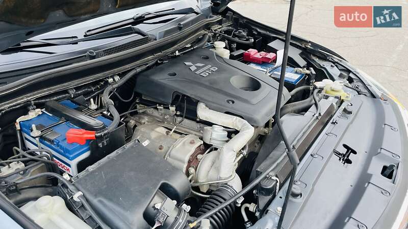 Внедорожник / Кроссовер Mitsubishi Pajero Sport 2017 в Киеве фото 35 Внедорожник / Кроссовер Mitsubishi Pajero Sport 2017 в Киеве