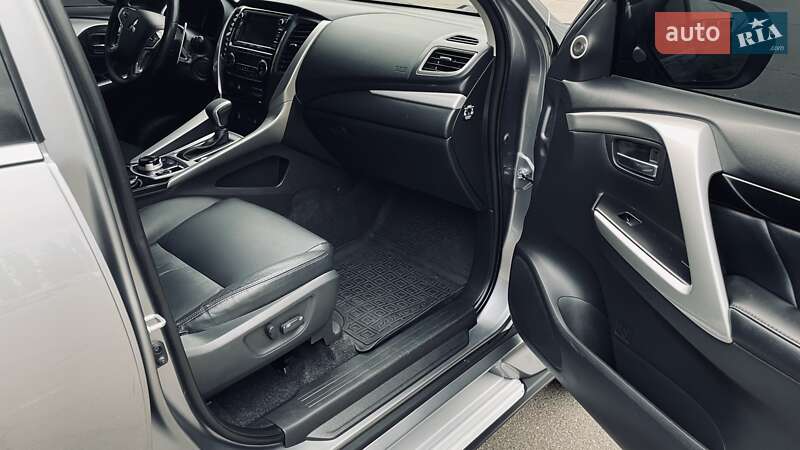 Внедорожник / Кроссовер Mitsubishi Pajero Sport 2017 в Киеве фото 48 Внедорожник / Кроссовер Mitsubishi Pajero Sport 2017 в Киеве