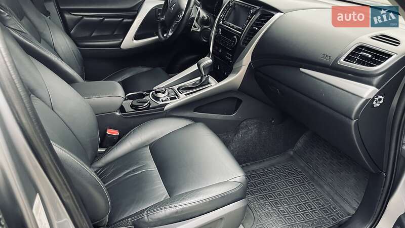 Внедорожник / Кроссовер Mitsubishi Pajero Sport 2017 в Киеве фото 51 Внедорожник / Кроссовер Mitsubishi Pajero Sport 2017 в Киеве