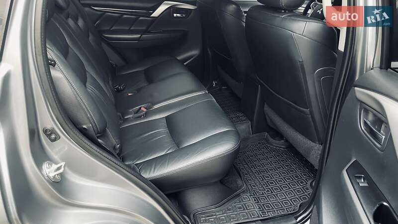 Внедорожник / Кроссовер Mitsubishi Pajero Sport 2017 в Киеве фото 52 Внедорожник / Кроссовер Mitsubishi Pajero Sport 2017 в Киеве