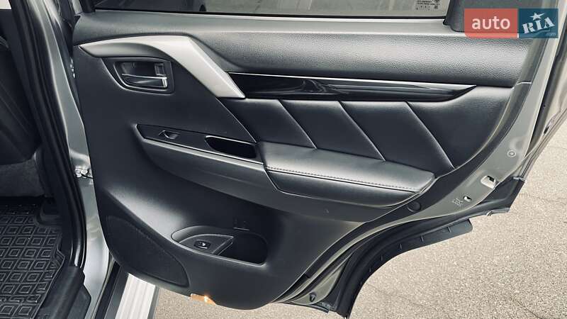 Внедорожник / Кроссовер Mitsubishi Pajero Sport 2017 в Киеве фото 54 Внедорожник / Кроссовер Mitsubishi Pajero Sport 2017 в Киеве