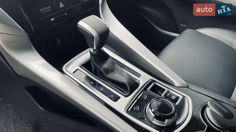 Внедорожник / Кроссовер Mitsubishi Pajero Sport 2017 в Киеве фото 68 Внедорожник / Кроссовер Mitsubishi Pajero Sport 2017 в Киеве