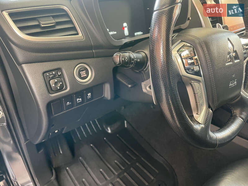 Внедорожник / Кроссовер Mitsubishi Pajero Sport 2021 в Харькове